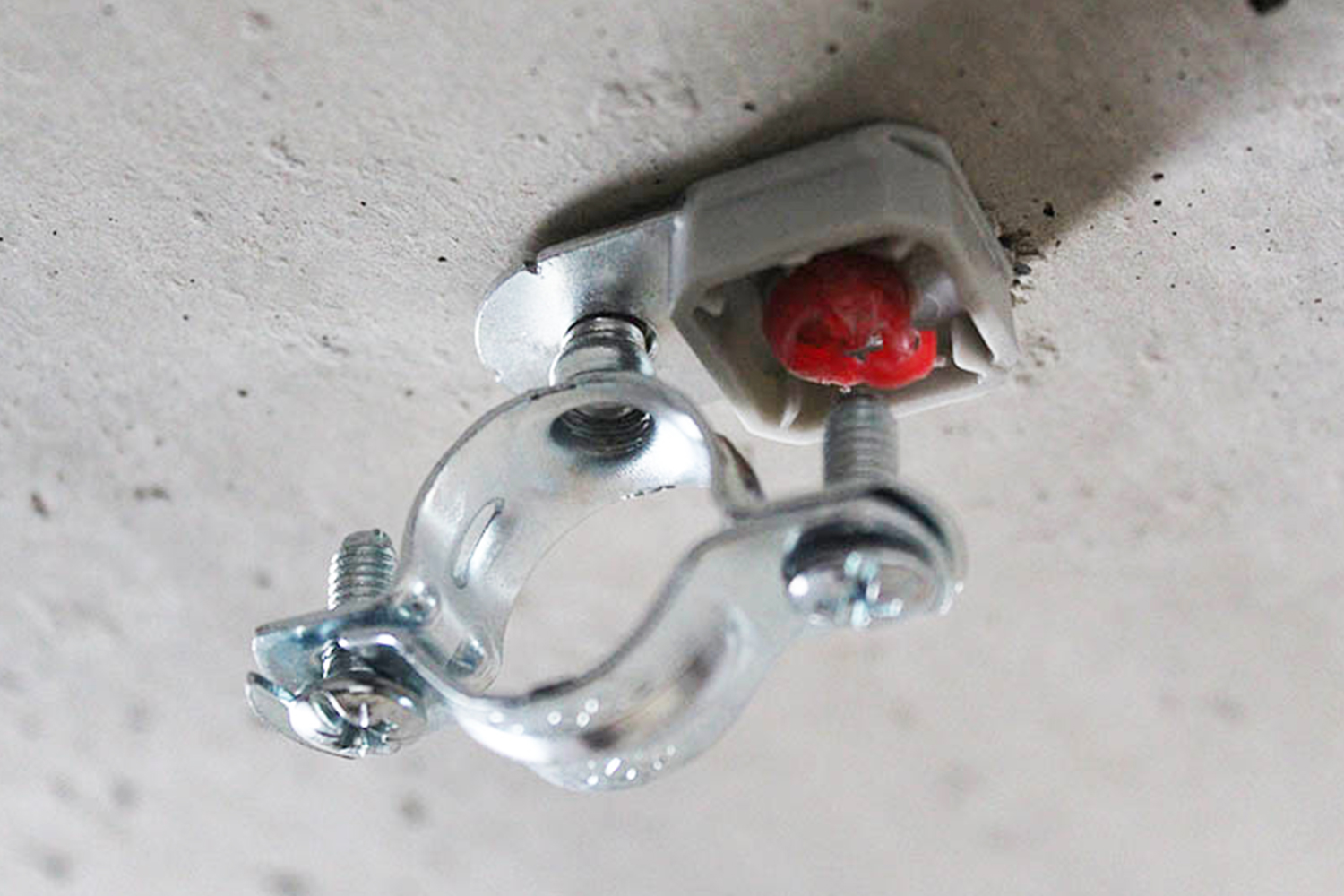The ATR clamp nailed to a ceiling with an XHA nail and the FORCE ONE+ nail gun